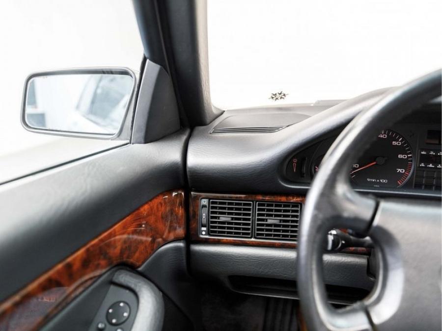 Детали интерьера Audi V8 1990 года  (EU) (фото 44 из 84)